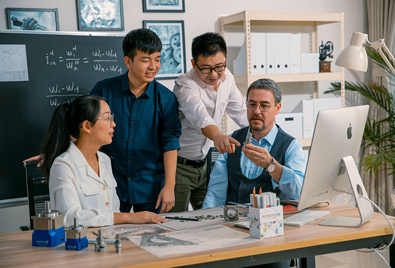 一起草 www.17c.com工程（chéng）團隊3.jpg