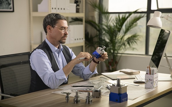 正（zhèng）確的潤滑和冷卻對行星減（jiǎn）速器的（de）重要性